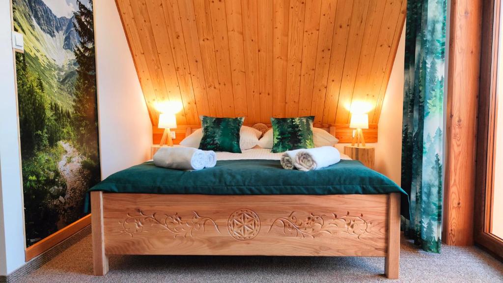 Třílůžkový pokoj s balkonem – Willa Adamówka